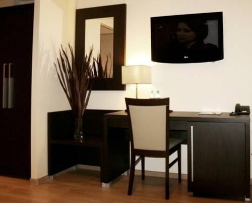 بوزنان Hotel Safir المظهر الخارجي الصورة
