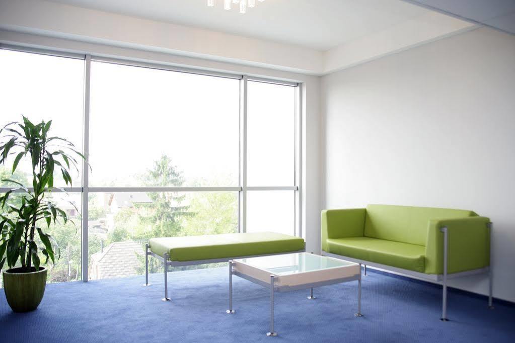 بوزنان Hotel Safir المظهر الخارجي الصورة