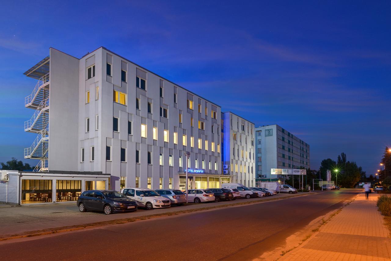 بوزنان Hotel Safir المظهر الخارجي الصورة