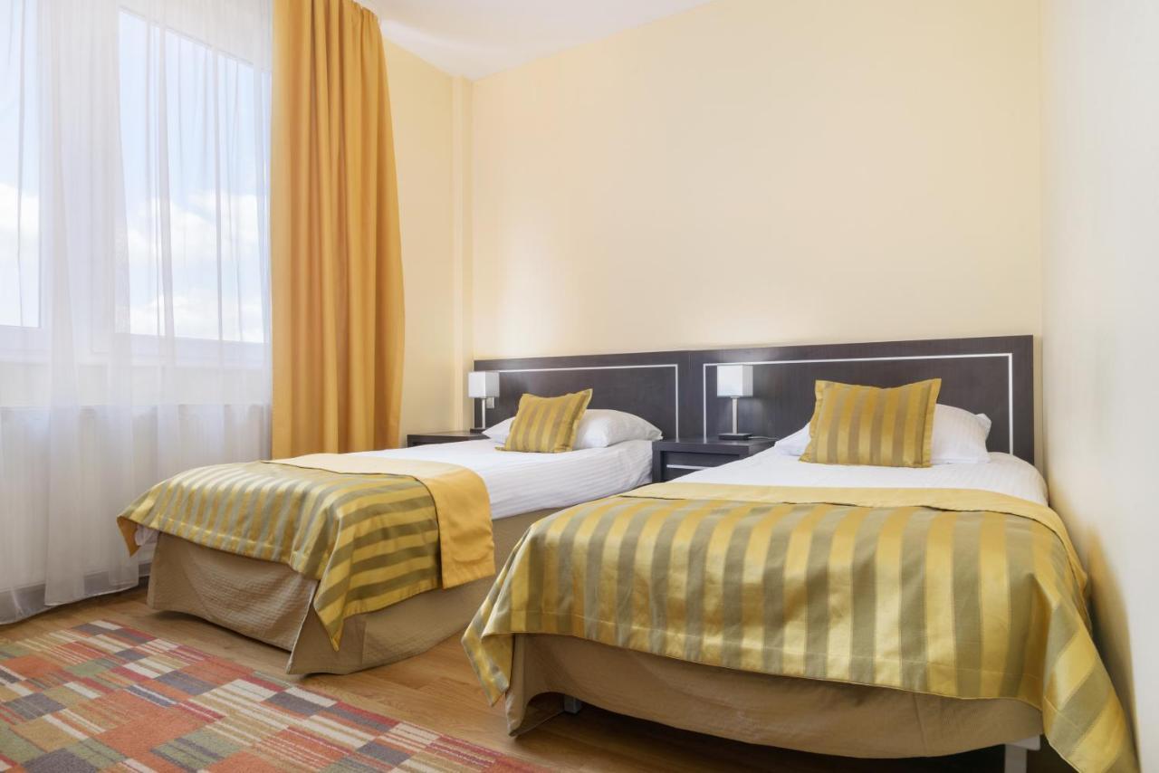 بوزنان Hotel Safir المظهر الخارجي الصورة