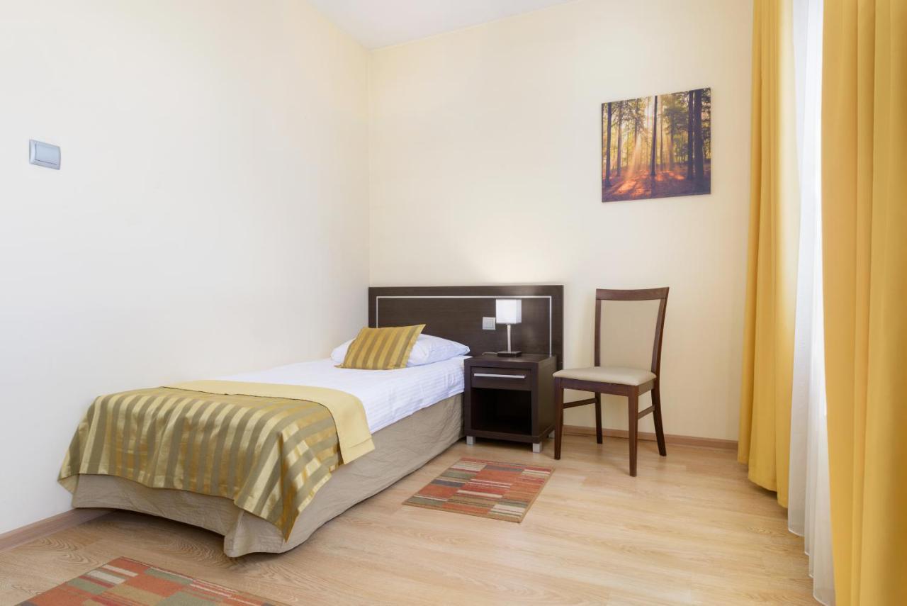 بوزنان Hotel Safir المظهر الخارجي الصورة