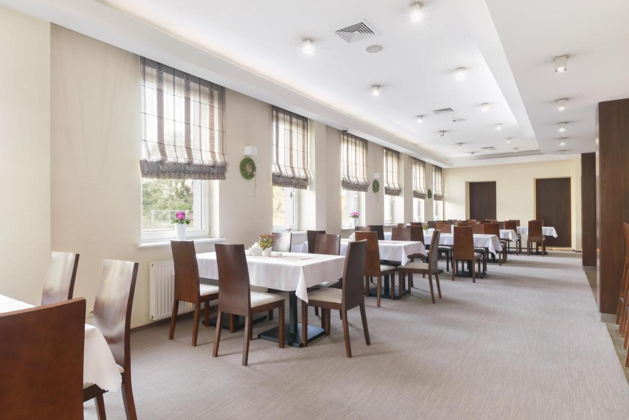 بوزنان Hotel Safir المظهر الخارجي الصورة