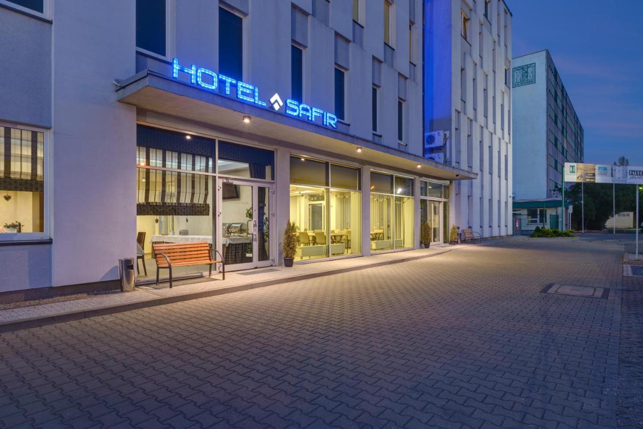 بوزنان Hotel Safir المظهر الخارجي الصورة