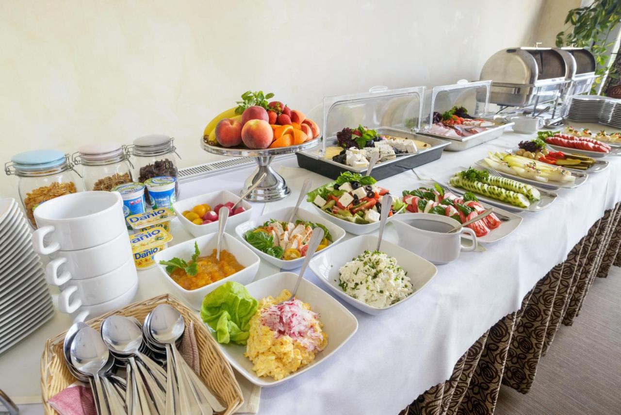 بوزنان Hotel Safir المظهر الخارجي الصورة