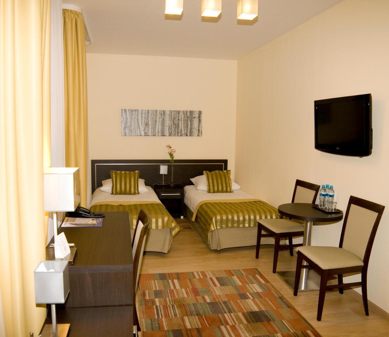بوزنان Hotel Safir المظهر الخارجي الصورة
