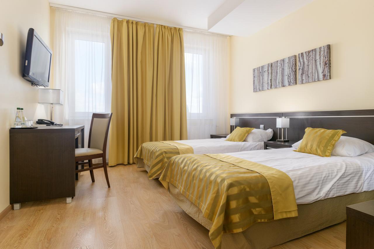 بوزنان Hotel Safir المظهر الخارجي الصورة